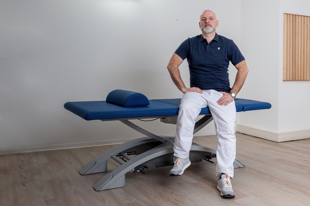 Thorsten Schmidt mit Behandlungsbank